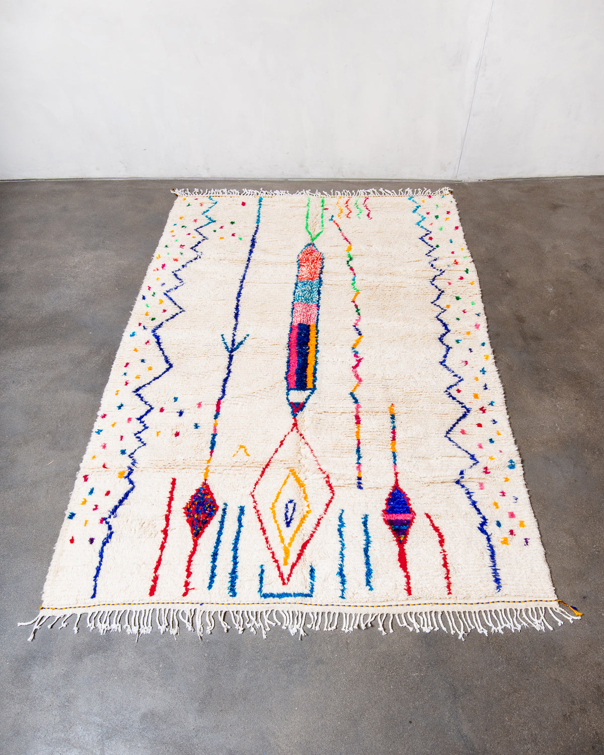 Modern designer handcrafted Berber rug from Morocco. Azilal rug with beautiful colours and patterns. Made of sheep’s wool and colourful cotton.